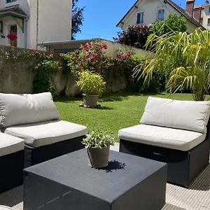 A Deux Pas Du Lac Et Ville Appartement